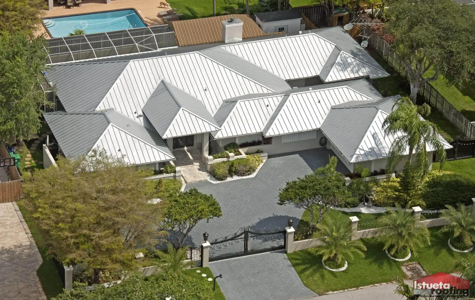 Galvalume roofing by Istueta, representative project